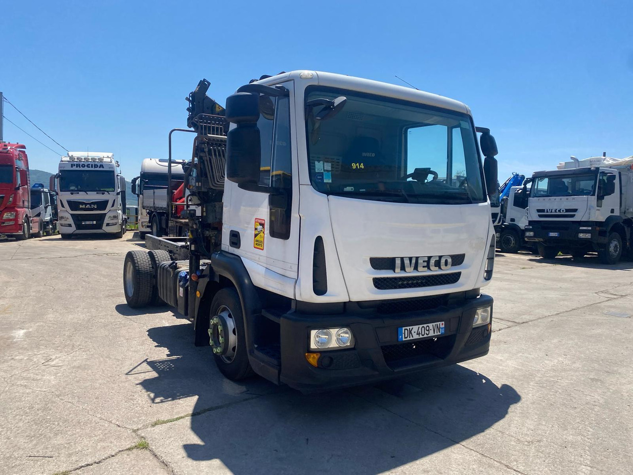 IVECO EUROCARGO 120E25 - Camión grúa: foto 1 IVECO EUROCARGO 120E25 - Camión grúa: foto 1