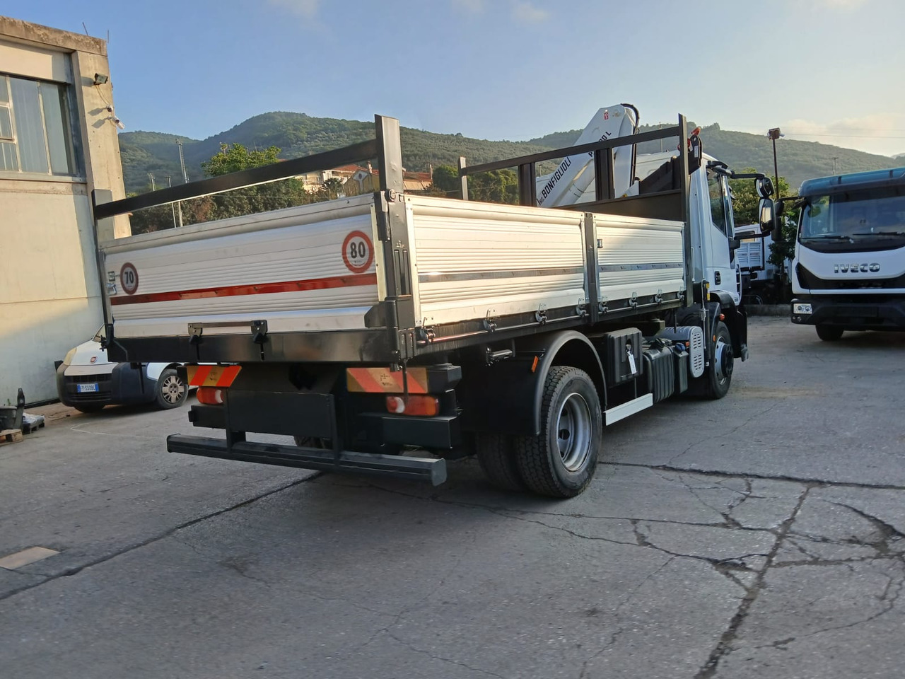 IVECO EUROCARGO 120E28P - Camión grúa: foto 5 IVECO EUROCARGO 120E28P - Camión grúa: foto 5