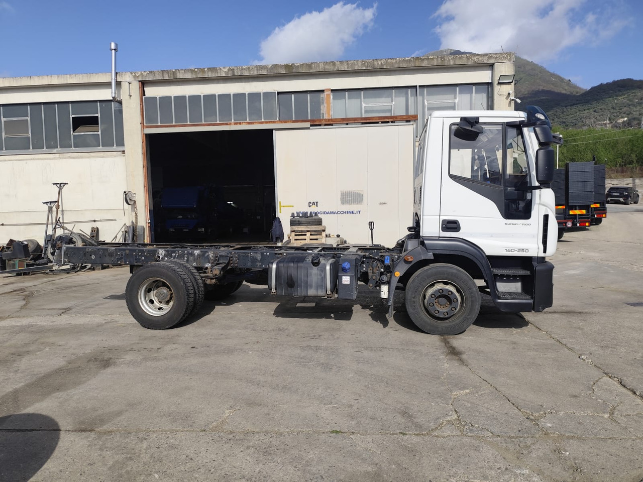 IVECO EUROCARGO 140-250 - Camión chasis: foto 4 IVECO EUROCARGO 140-250 - Camión chasis: foto 4