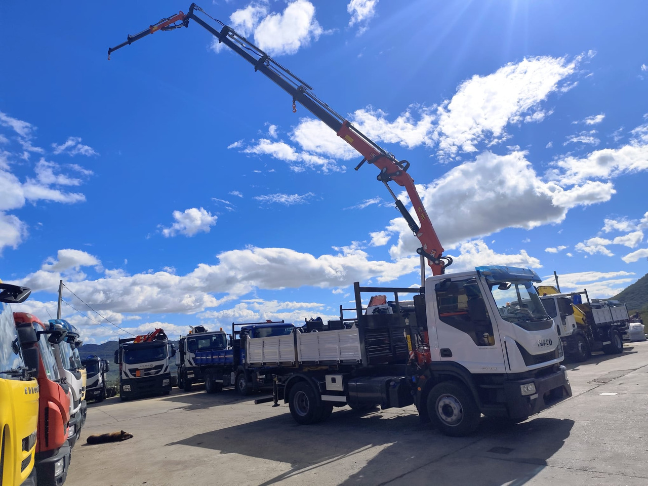 IVECO EUROCARGO 160-250 - Camión grúa, Camión volquete: foto 1 IVECO EUROCARGO 160-250 - Camión grúa, Camión volquete: foto 1