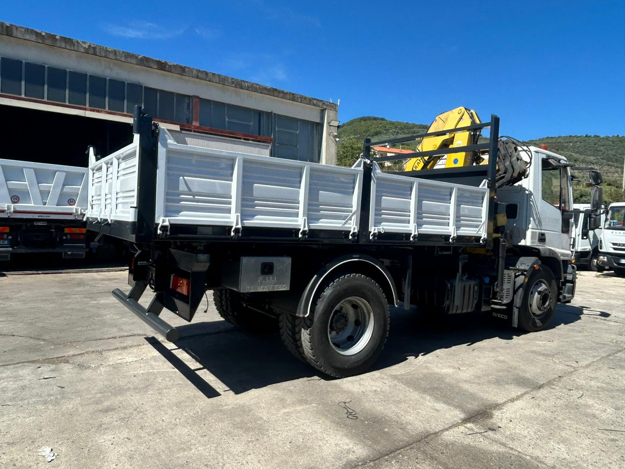 IVECO EUROCARGO 160E28 - Camión grúa: foto 5 IVECO EUROCARGO 160E28 - Camión grúa: foto 5