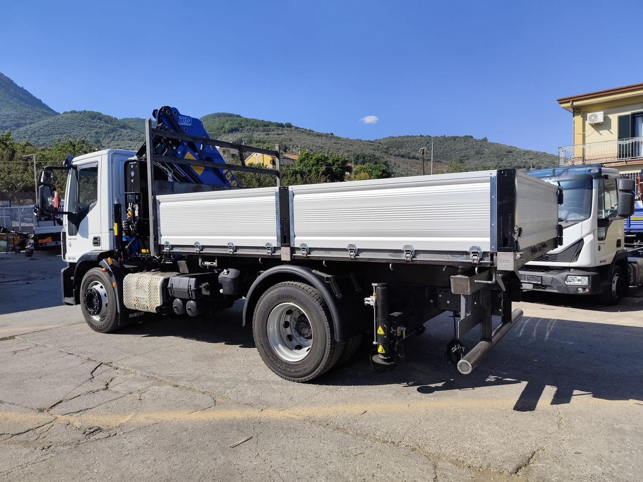 IVECO EUROCARGO 180-320 - Camión grúa: foto 4 IVECO EUROCARGO 180-320 - Camión grúa: foto 4