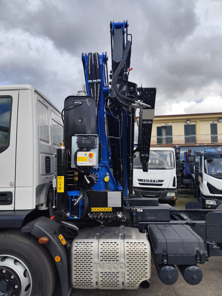 IVECO EUROCARGO 180-320 - Camión volquete, Camión grúa: foto 5 IVECO EUROCARGO 180-320 - Camión volquete, Camión grúa: foto 5