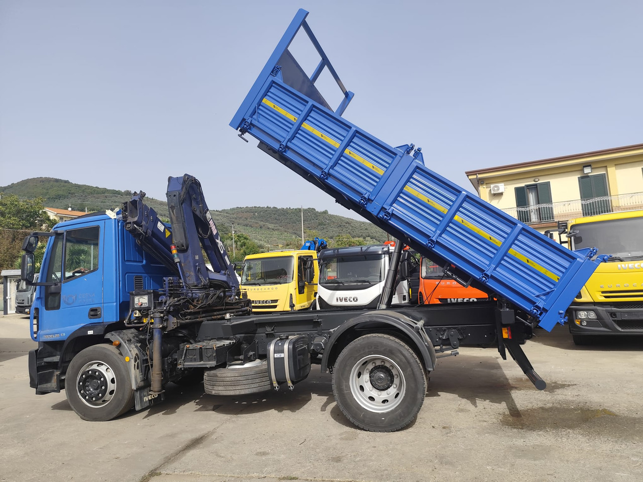 IVECO EUROCARGO 190EL28 - Camión grúa: foto 5 IVECO EUROCARGO 190EL28 - Camión grúa: foto 5