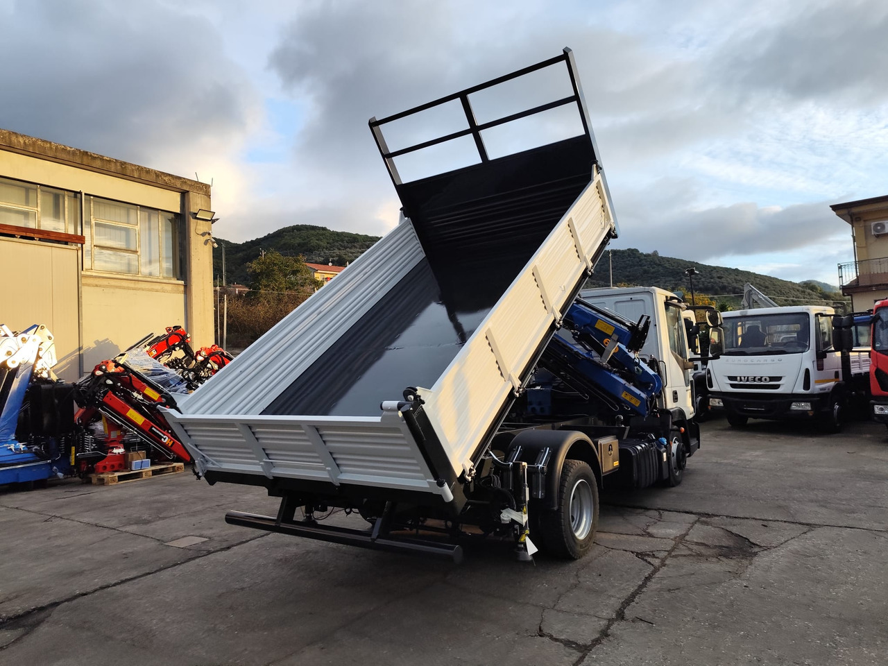 Camión grúa, Camión volquete IVECO EUROCARGO 80-210: foto 6