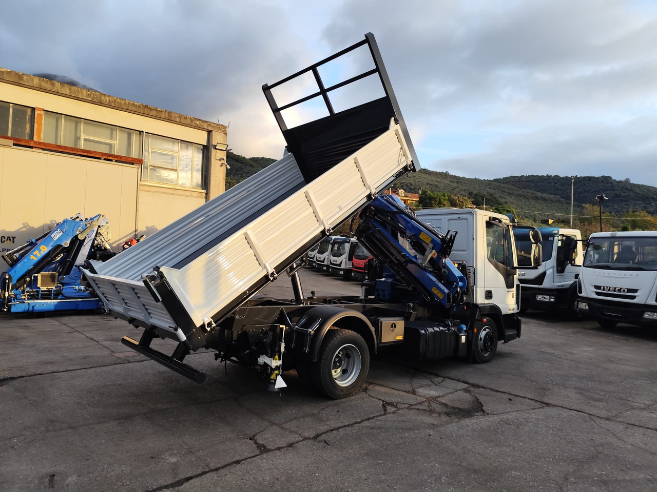 Camión grúa, Camión volquete IVECO EUROCARGO 80-210: foto 7