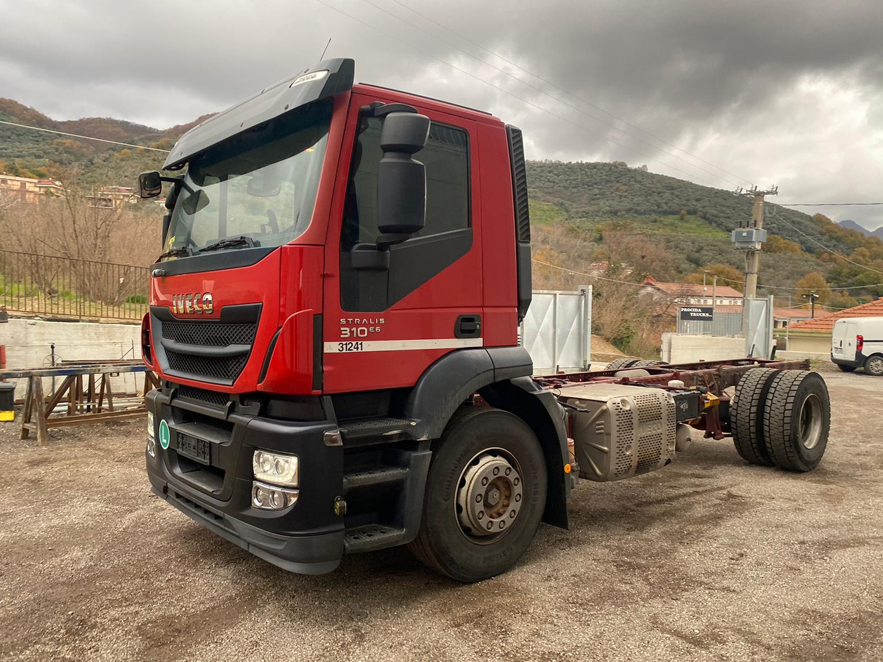 IVECO STRALIS 190S31 - Camión chasis: foto 1 IVECO STRALIS 190S31 - Camión chasis: foto 1