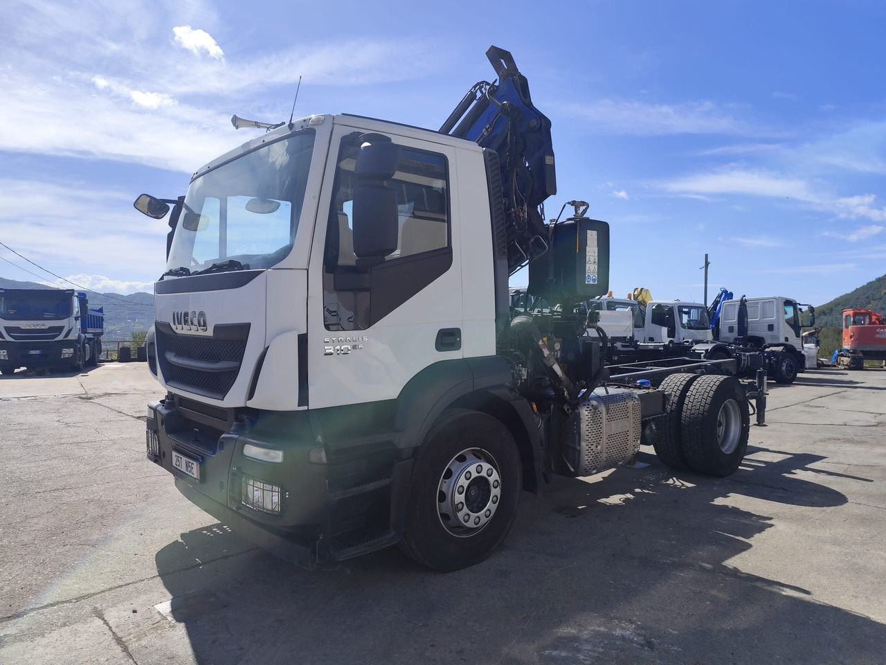 IVECO STRALIS 190S31 - Camión grúa: foto 1 IVECO STRALIS 190S31 - Camión grúa: foto 1