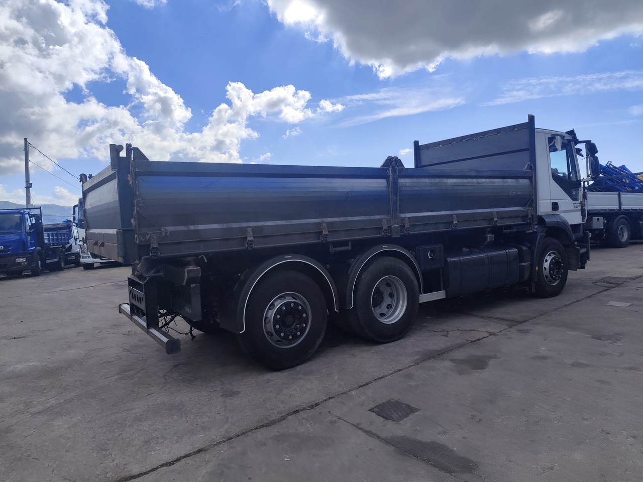 IVECO STRALIS AD 260S31 - Camión volquete: foto 4 IVECO STRALIS AD 260S31 - Camión volquete: foto 4