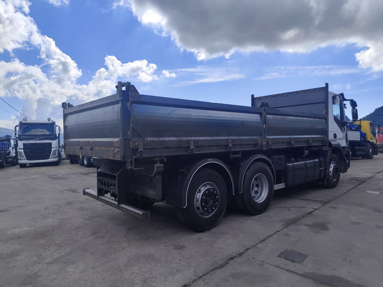IVECO STRALIS AD 260S31 - Camión volquete: foto 3 IVECO STRALIS AD 260S31 - Camión volquete: foto 3