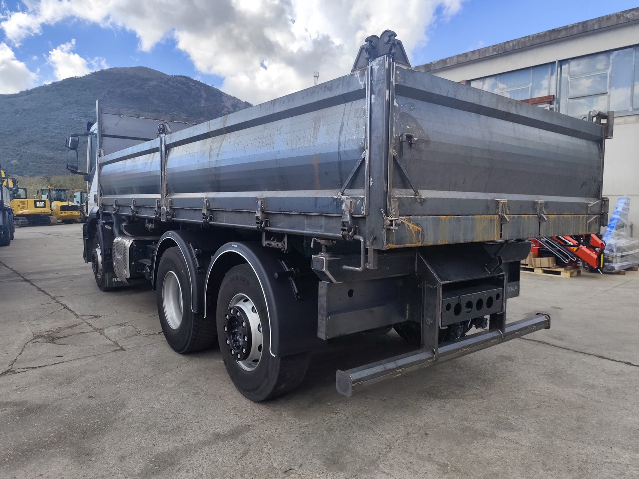 IVECO STRALIS AD 260S31 - Camión volquete: foto 2 IVECO STRALIS AD 260S31 - Camión volquete: foto 2