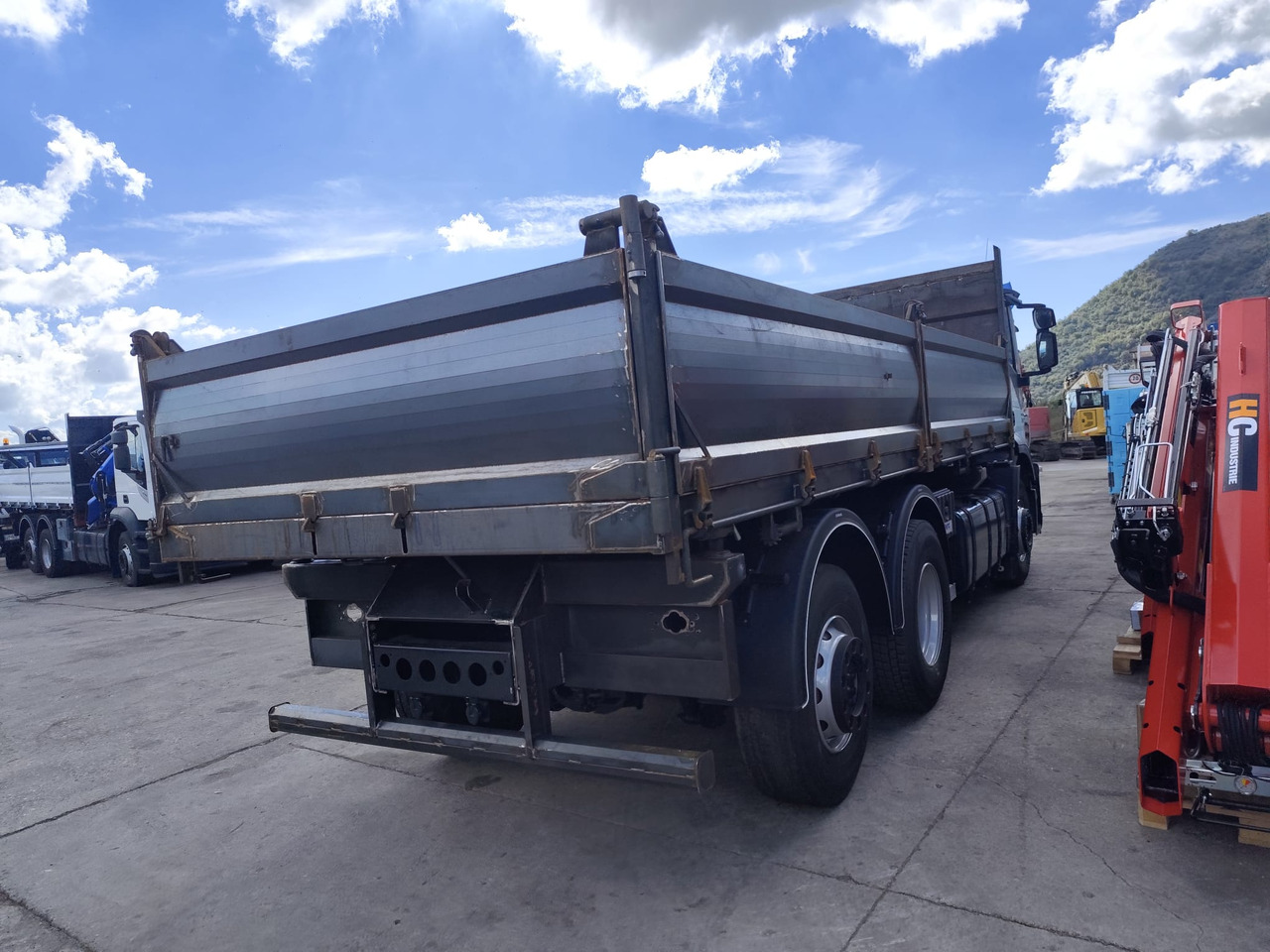 IVECO STRALIS AD 260S31 XP - Camión volquete: foto 2 IVECO STRALIS AD 260S31 XP - Camión volquete: foto 2