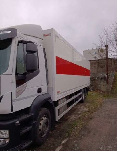 IVECO STRALIS AD 260S31 XP - Camión caja cerrada: foto 2 IVECO STRALIS AD 260S31 XP - Camión caja cerrada: foto 2