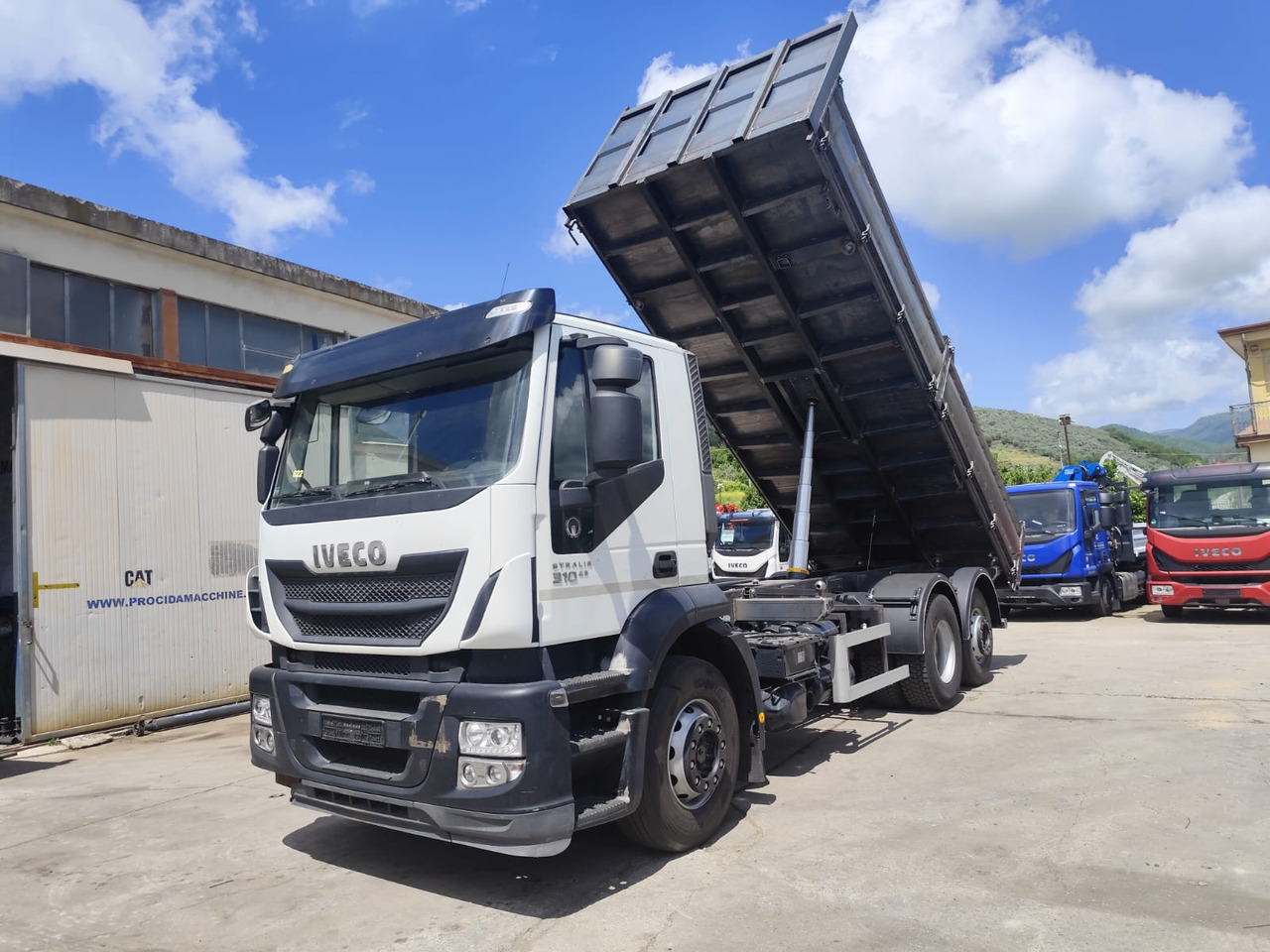 IVECO STRALIS CUBE 260S31 - Camión grúa: foto 1 IVECO STRALIS CUBE 260S31 - Camión grúa: foto 1