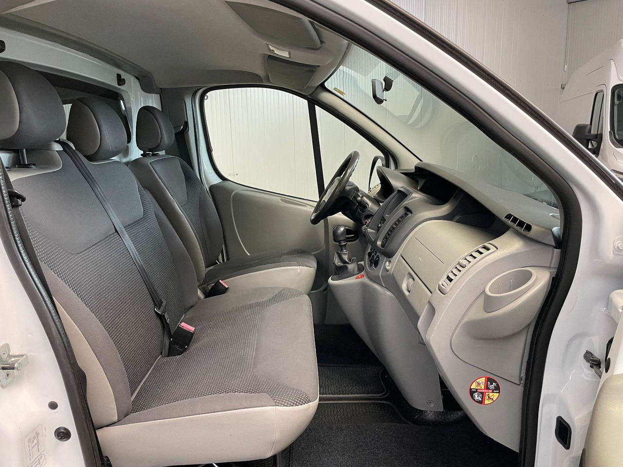 Opel Vivaro Kasten L2H1 2,9t Tüv Scheckheft Klima AHK - Furgoneta pequeña: foto 5 Opel Vivaro Kasten L2H1 2,9t Tüv Scheckheft Klima AHK - Furgoneta pequeña: foto 5
