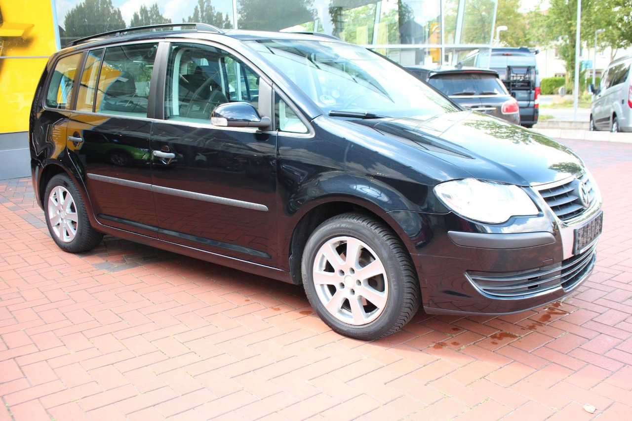 Volkswagen Touran Conceptline AHK 7 Sitze - Furgoneta de pasajeros: foto 1 Volkswagen Touran Conceptline AHK 7 Sitze - Furgoneta de pasajeros: foto 1