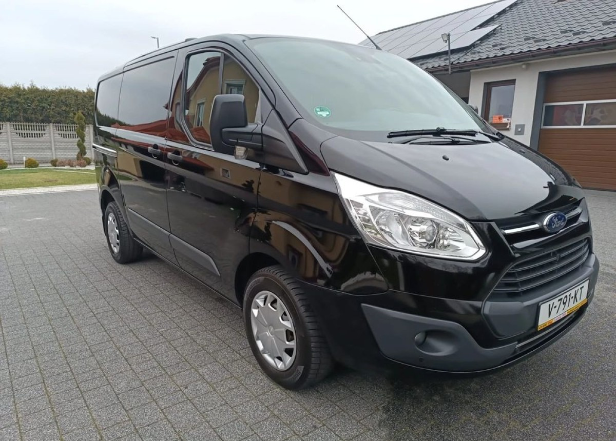 Ford Custon 2.0 130ps. z Niemiec Serwisowany w ASO Stan jak Nowy - Furgón: foto 4 Ford Custon 2.0 130ps. z Niemiec Serwisowany w ASO Stan jak Nowy - Furgón: foto 4