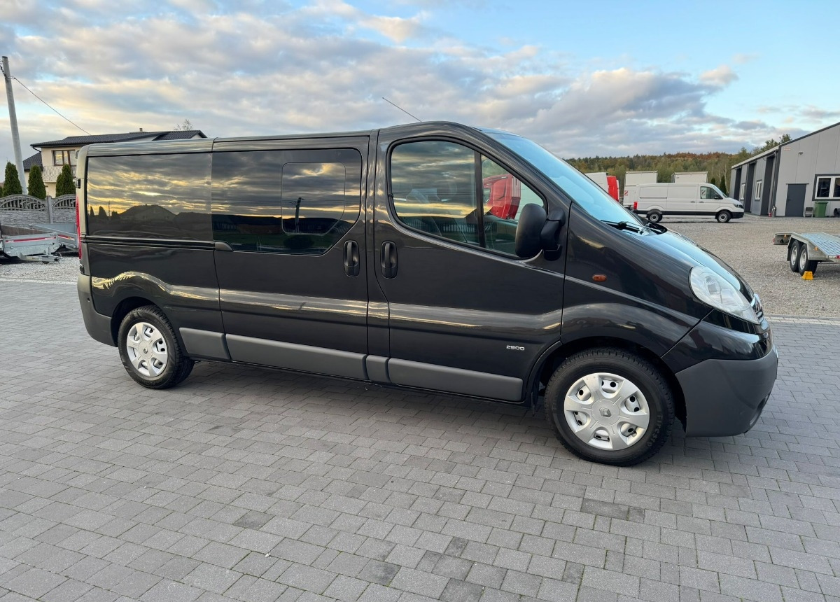 Opel Vivaro Doka Long 2.5 150 ps. L2 H1 - Furgoneta combi: foto 5 Opel Vivaro Doka Long 2.5 150 ps. L2 H1 - Furgoneta combi: foto 5