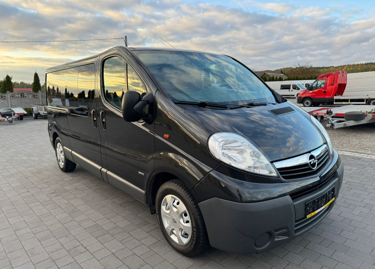 Opel Vivaro Doka Long 2.5 150 ps. L2 H1 - Furgoneta combi: foto 4 Opel Vivaro Doka Long 2.5 150 ps. L2 H1 - Furgoneta combi: foto 4