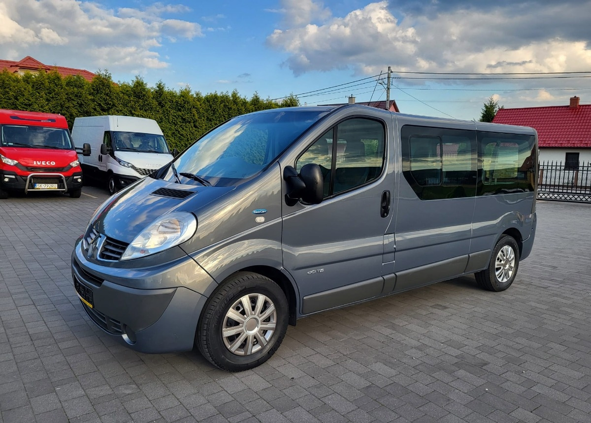 Renault Trafic 9 -osobowy Salon Polska I właściciel Bezwypadkowy Lakier - Minibús, Furgoneta de pasajeros: foto 4 Renault Trafic 9 -osobowy Salon Polska I właściciel Bezwypadkowy Lakier - Minibús, Furgoneta de pasajeros: foto 4
