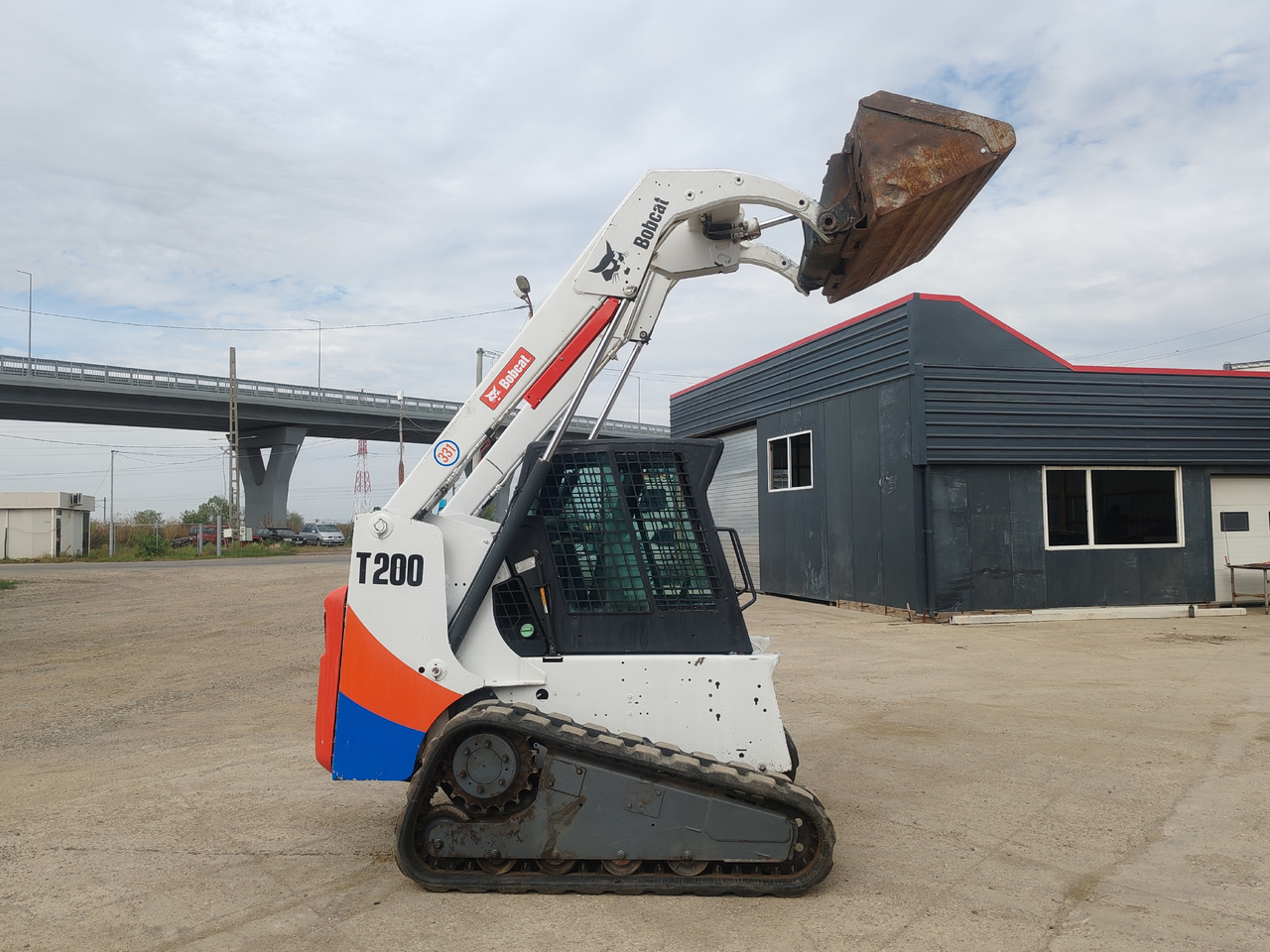 BOBCAT T200 - Minicargadora de cadenas: foto 4 BOBCAT T200 - Minicargadora de cadenas: foto 4