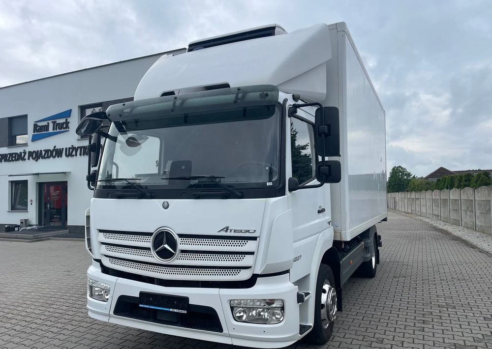 Mercedes-Benz ATEGO 1227 CHŁODNIA HAKOWA / HAKÓWKA - Camión frigorífico: foto 1 Mercedes-Benz ATEGO 1227 CHŁODNIA HAKOWA / HAKÓWKA - Camión frigorífico: foto 1