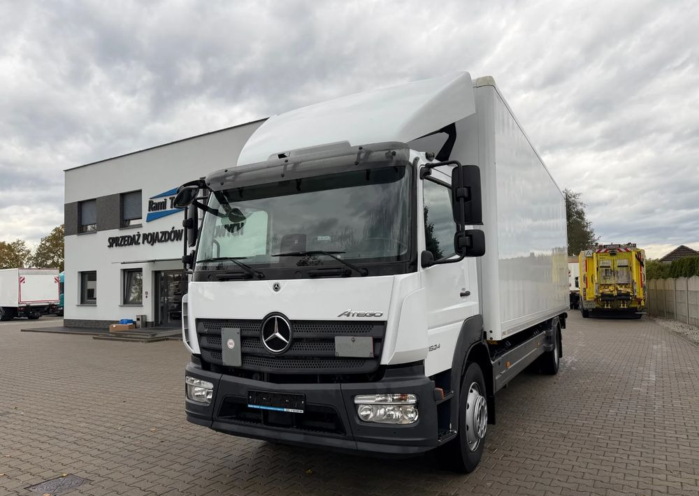Mercedes-Benz ATEGO 1524 - Camión caja cerrada: foto 1 Mercedes-Benz ATEGO 1524 - Camión caja cerrada: foto 1