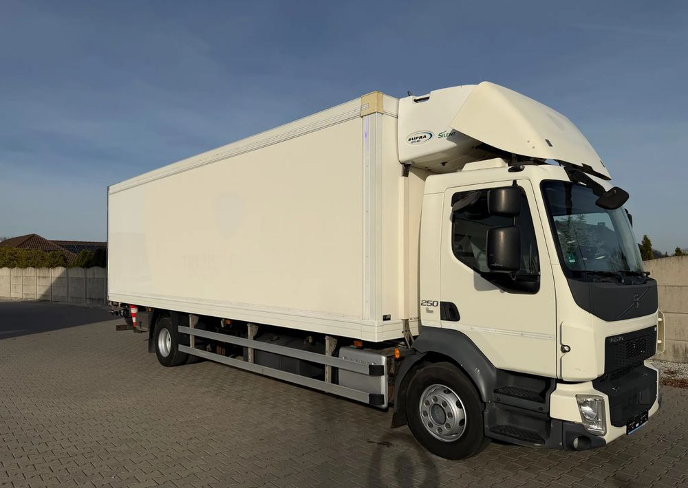 Volvo FL 16.250/ 19 PALET/ Ładownośc 6 ton/ na poduszkach! - Camión frigorífico: foto 5 Volvo FL 16.250/ 19 PALET/ Ładownośc 6 ton/ na poduszkach! - Camión frigorífico: foto 5