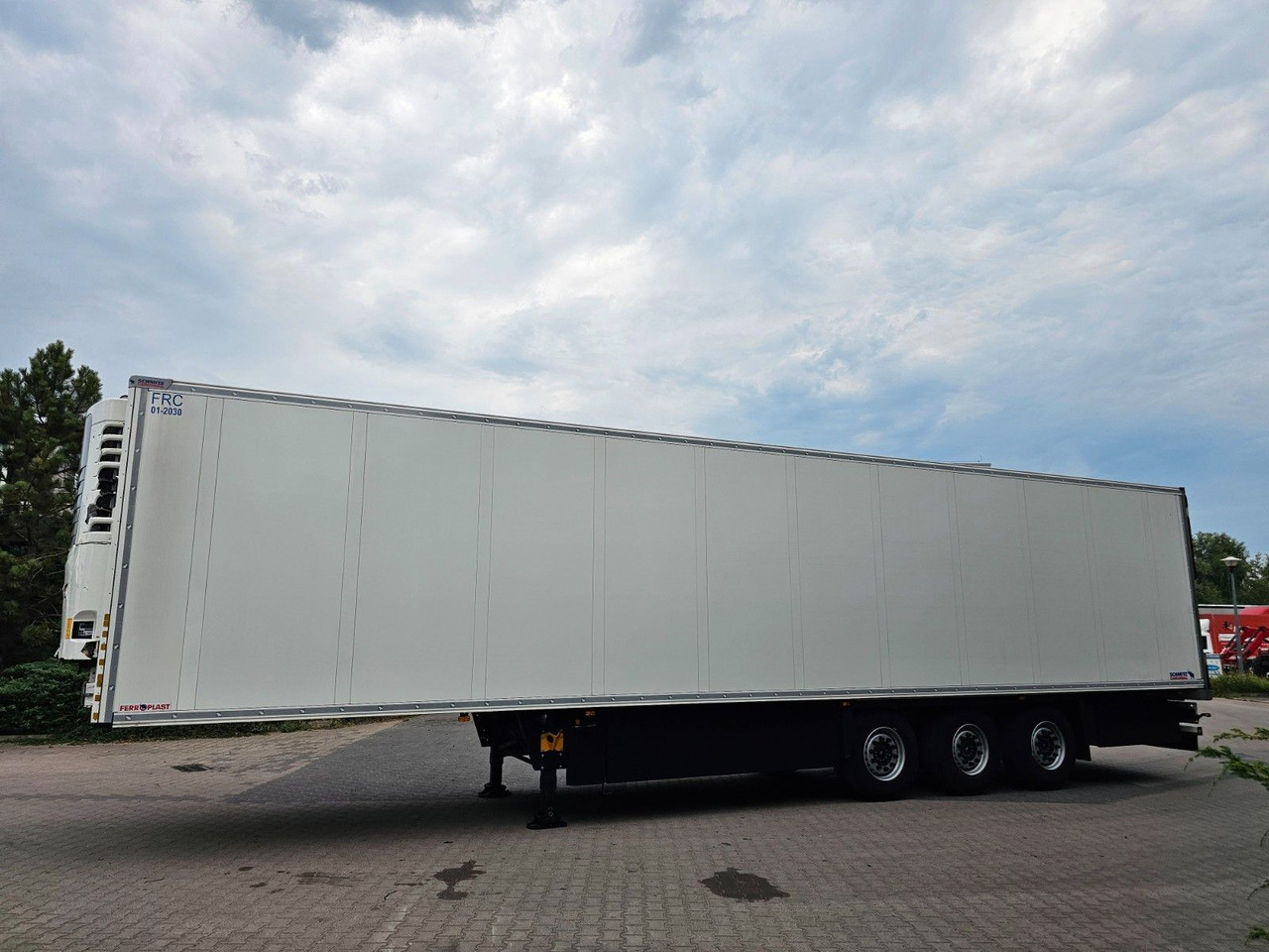 Schmitz Cargobull SKO24/L FP COOL V7 DOPPELSTOCK / Leicht unfall - Semirremolque frigorífico: foto 5 Schmitz Cargobull SKO24/L FP COOL V7 DOPPELSTOCK / Leicht unfall - Semirremolque frigorífico: foto 5