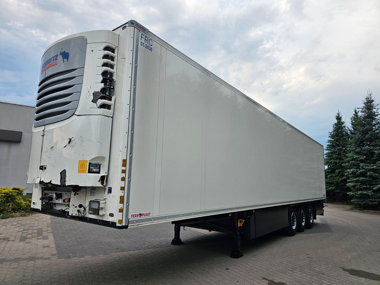 Schmitz Cargobull SKO24/L FP COOL V7 DOPPELSTOCK / Leicht unfall - Semirremolque frigorífico: foto 2 Schmitz Cargobull SKO24/L FP COOL V7 DOPPELSTOCK / Leicht unfall - Semirremolque frigorífico: foto 2