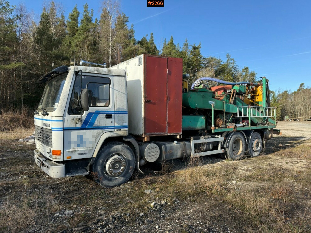 Volvo FL10 6x2 with mobile grain mill - Camión: foto 1 Volvo FL10 6x2 with mobile grain mill - Camión: foto 1