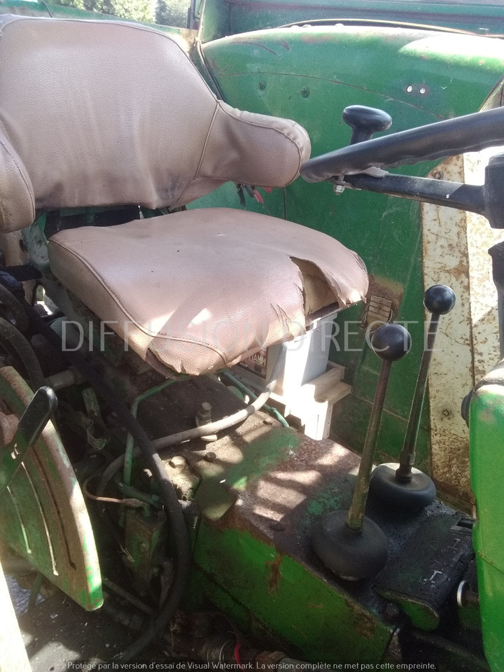 JOHN DEERE TRACTEUR 1120 - Tractor: foto 3 JOHN DEERE TRACTEUR 1120 - Tractor: foto 3