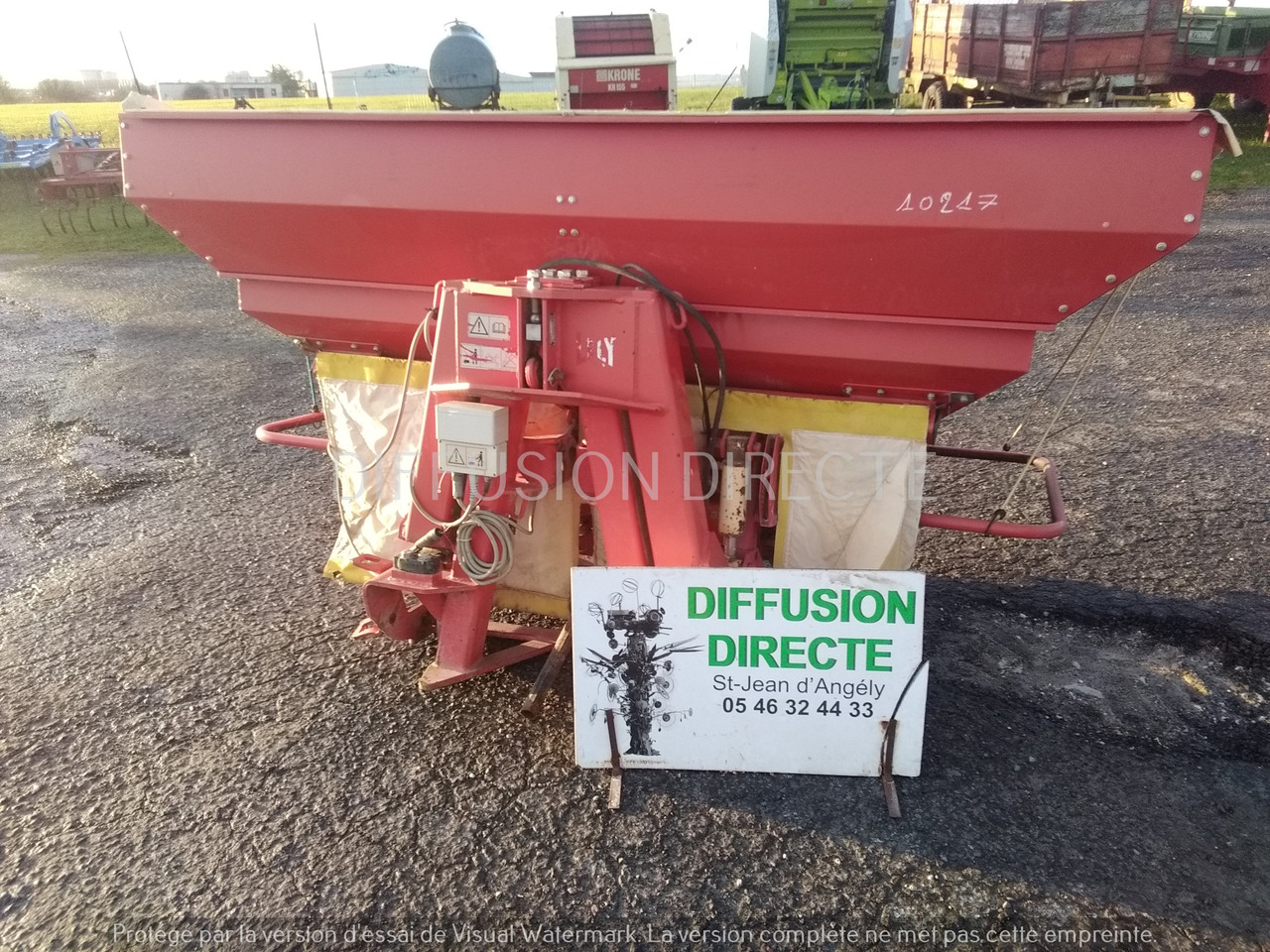 LELY DISTRIBUTEUR D'ENGRAIS CENTERMATIC PESEE - Esparcidor de fertilizantes: foto 1 LELY DISTRIBUTEUR D'ENGRAIS CENTERMATIC PESEE - Esparcidor de fertilizantes: foto 1