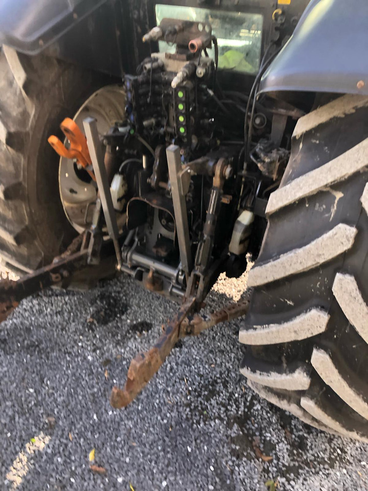 2009 Valtra T171 with front PTO - Tractor: foto 4 2009 Valtra T171 with front PTO - Tractor: foto 4
