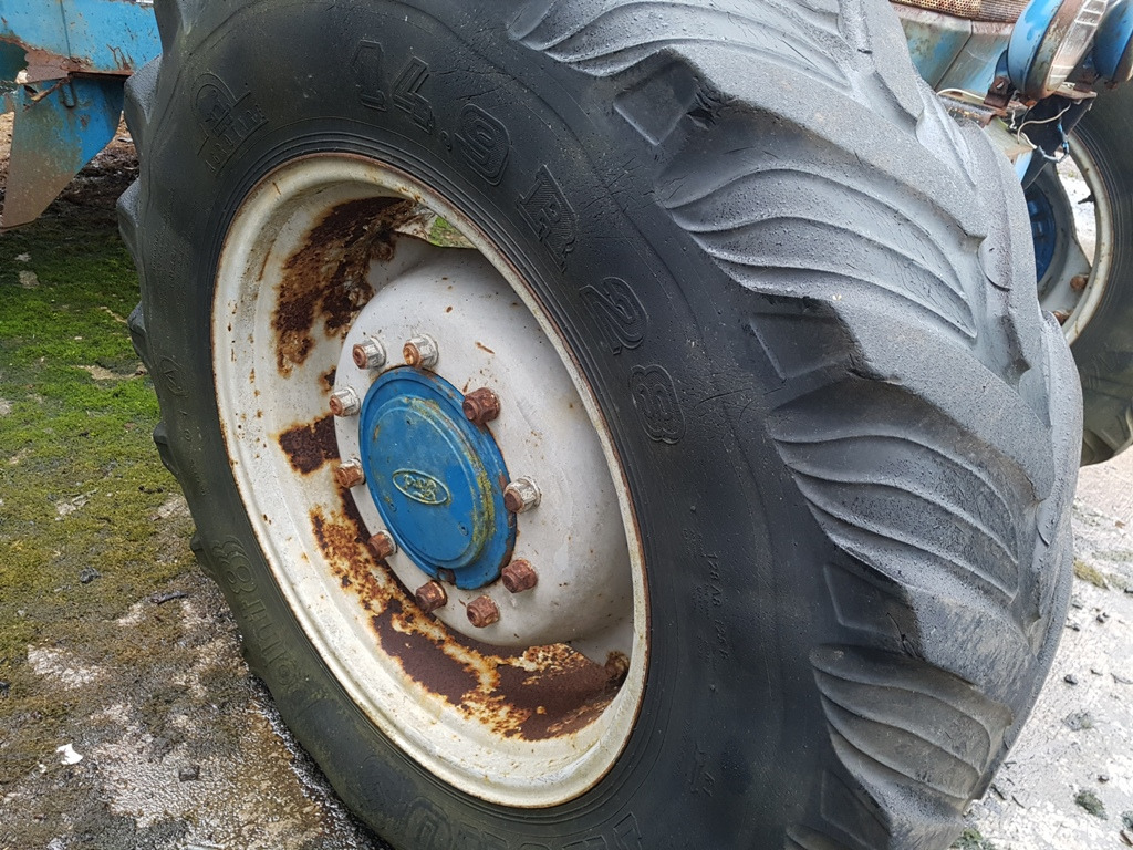 Ford 8210 - Tractor: foto 4 Ford 8210 - Tractor: foto 4