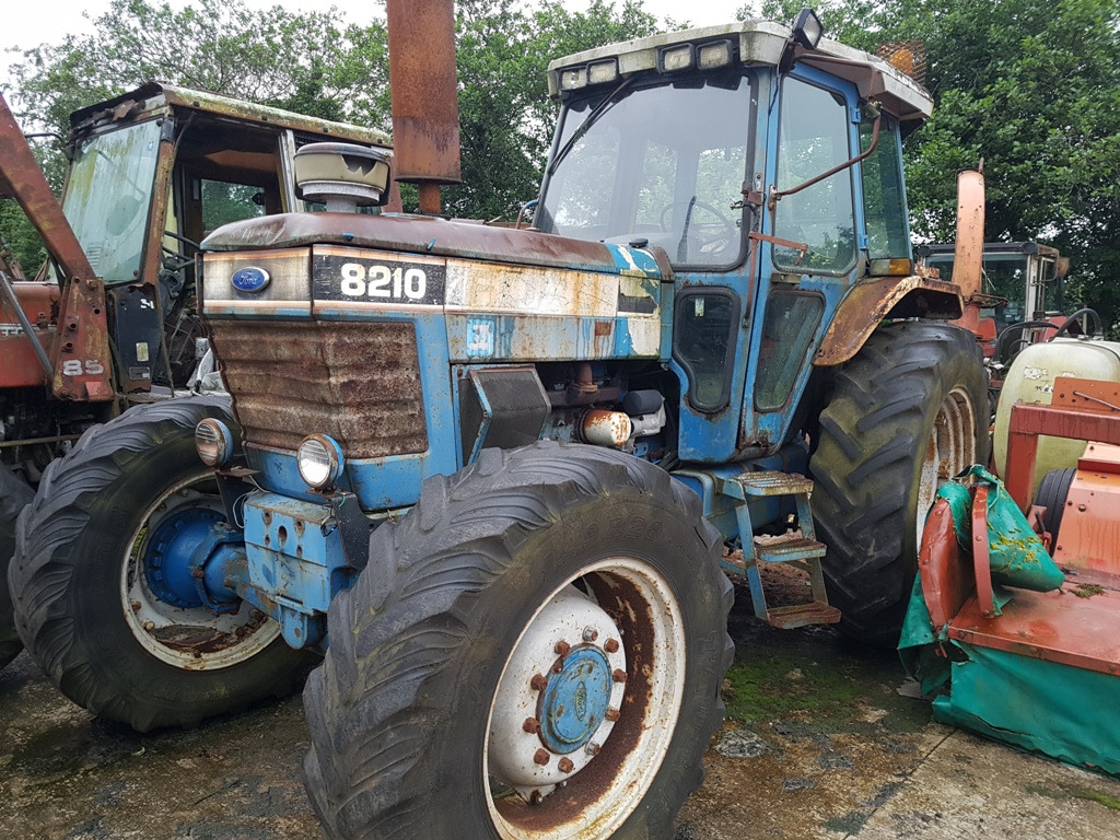 Ford 8210 - Tractor: foto 3 Ford 8210 - Tractor: foto 3