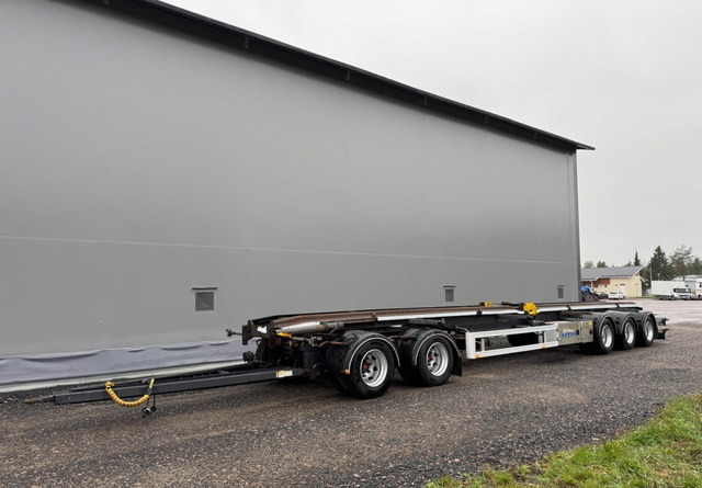 NTMVaihtolavaperävaunu - Remolque multilift/ Portacontenedores de cadenas: foto 1 NTMVaihtolavaperävaunu - Remolque multilift/ Portacontenedores de cadenas: foto 1