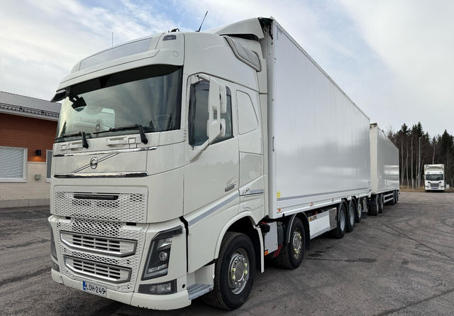 Volvo FH16 750 10x4 - Camión caja cerrada: foto 1 Volvo FH16 750 10x4 - Camión caja cerrada: foto 1