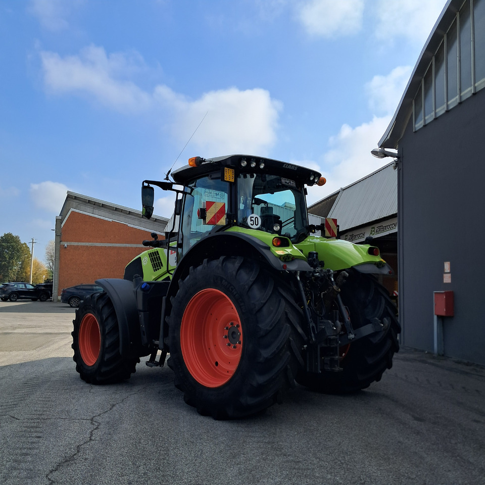 CLAAS AXION 810 - Tractor: foto 2 CLAAS AXION 810 - Tractor: foto 2