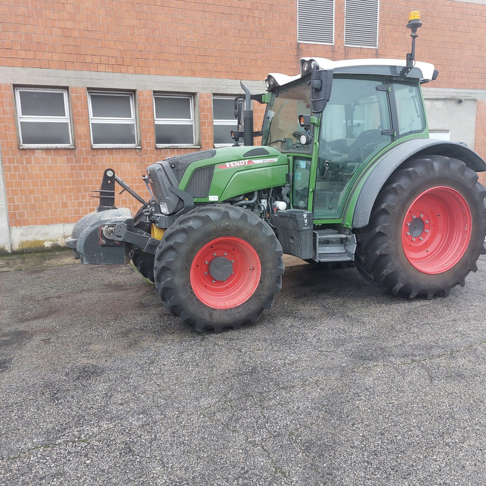 FENDT 211 - Tractor: foto 3 FENDT 211 - Tractor: foto 3