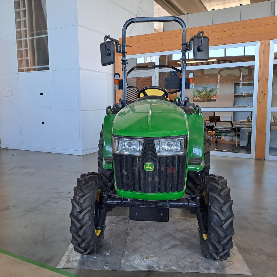 JOHN DEERE 3038E COMPATTO - Tractor: foto 2 JOHN DEERE 3038E COMPATTO - Tractor: foto 2