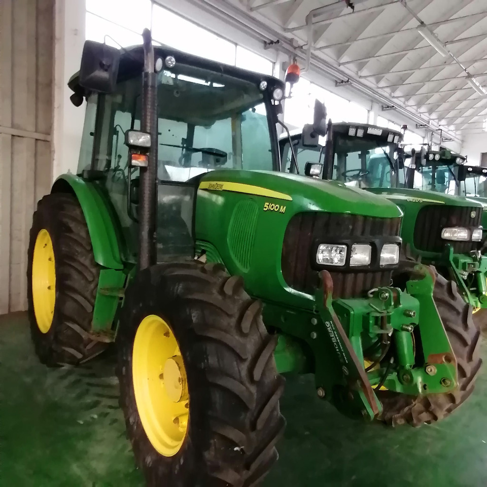 JOHN DEERE 5070 M - Tractor: foto 3 JOHN DEERE 5070 M - Tractor: foto 3