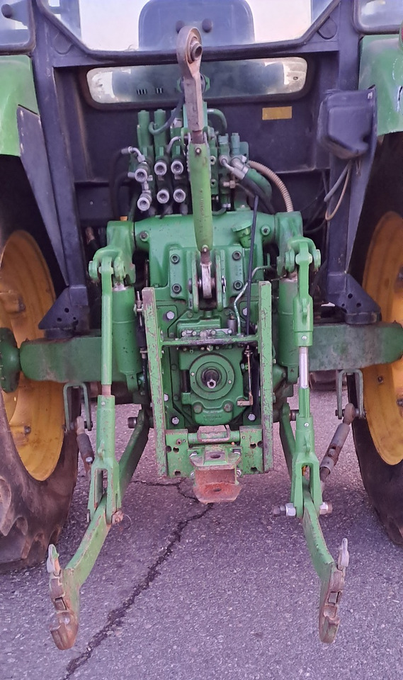 JOHN DEERE 5820 - Tractor: foto 5 JOHN DEERE 5820 - Tractor: foto 5