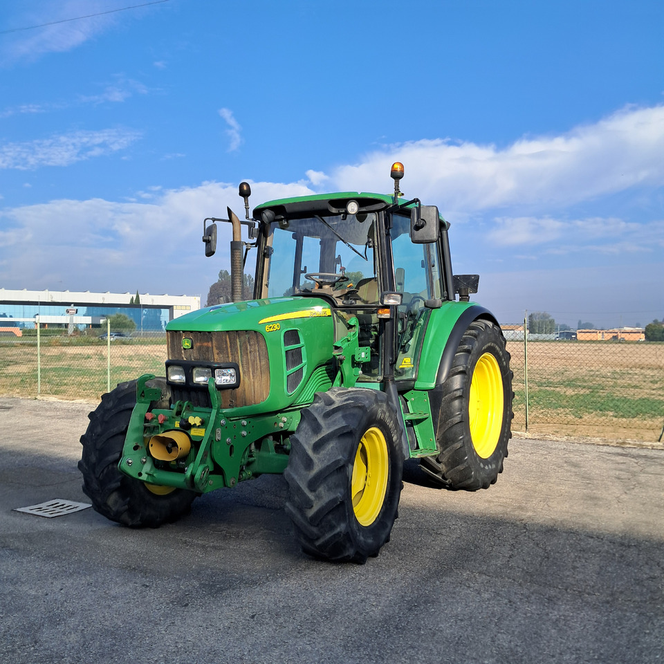 JOHN DEERE 6230 - Tractor: foto 1 JOHN DEERE 6230 - Tractor: foto 1