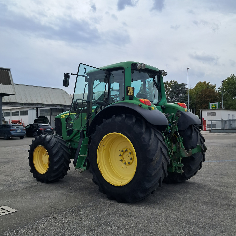 JOHN DEERE 6830 Premium - Tractor: foto 2 JOHN DEERE 6830 Premium - Tractor: foto 2