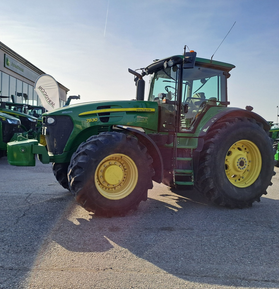 JOHN DEERE 7830 - Tractor: foto 1 JOHN DEERE 7830 - Tractor: foto 1