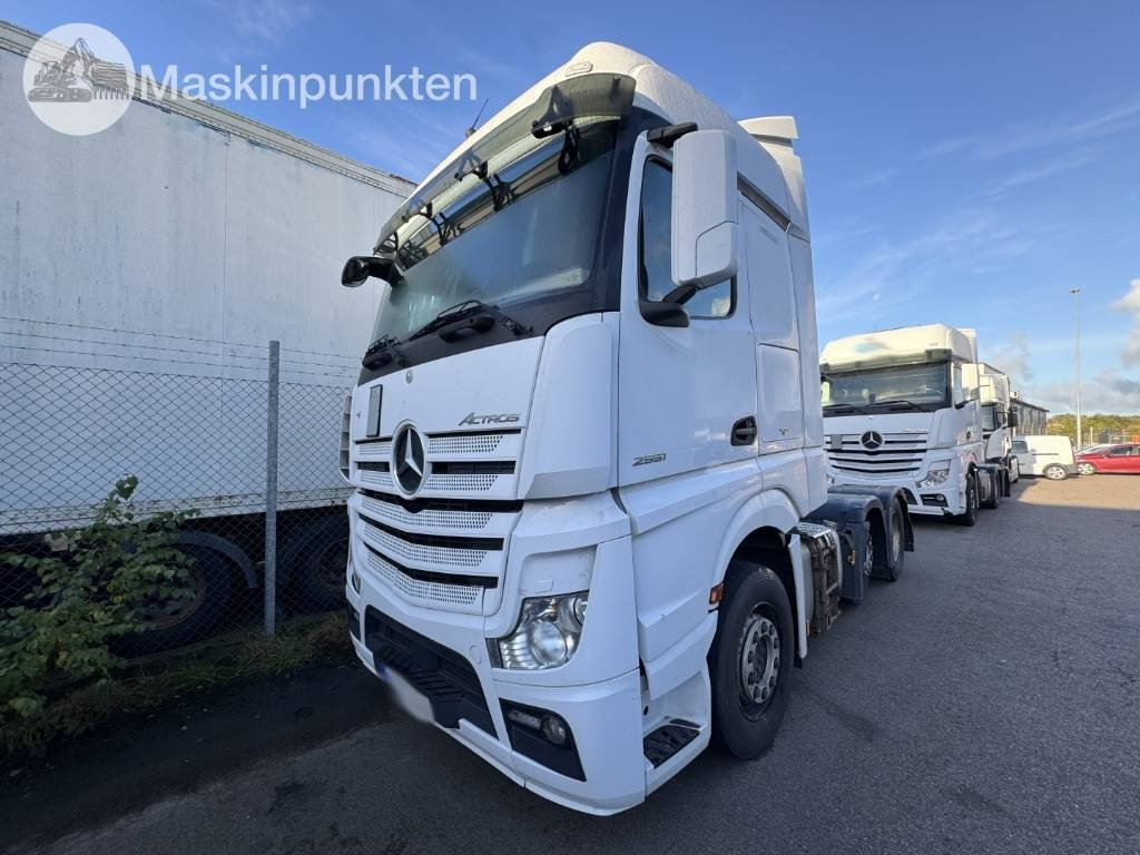 Mercedes-Benz Actros 963-4-D - Cabeza tractora: foto 1 Mercedes-Benz Actros 963-4-D - Cabeza tractora: foto 1