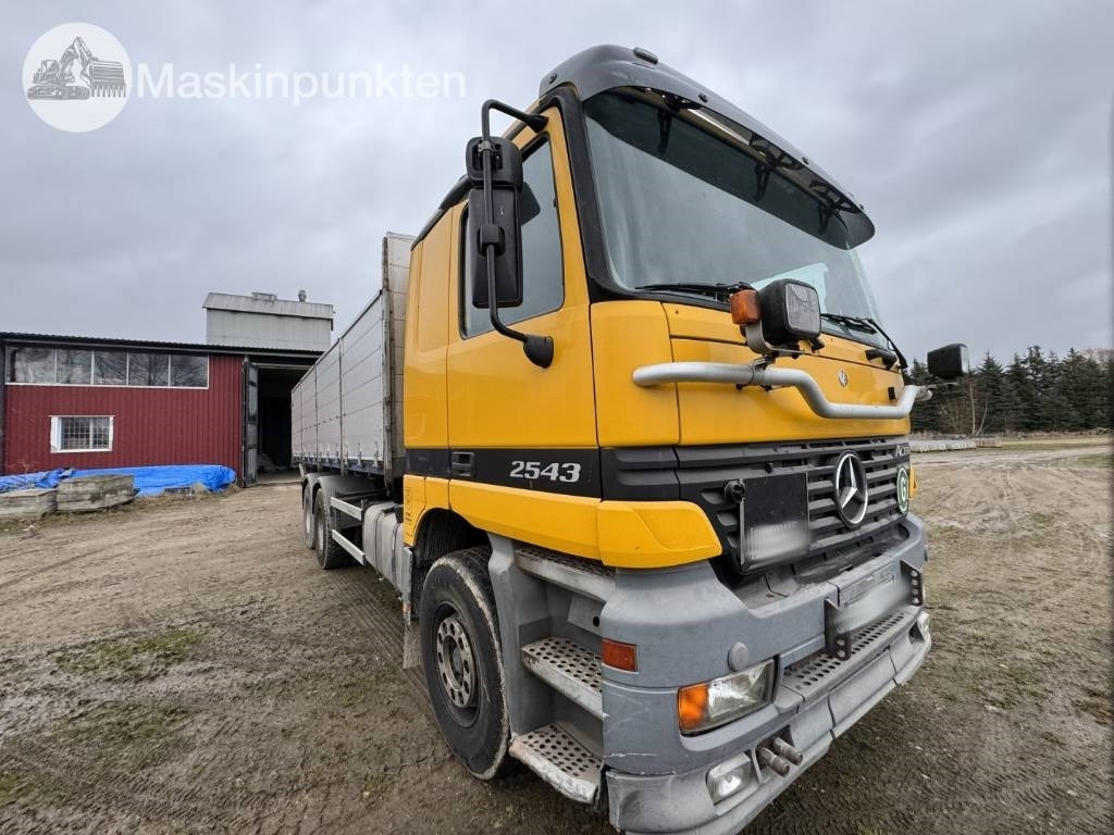 Mercedes-Benz 2543 Actros med bakmonterad kran och tipp - Camión grúa: foto 4 Mercedes-Benz 2543 Actros med bakmonterad kran och tipp - Camión grúa: foto 4