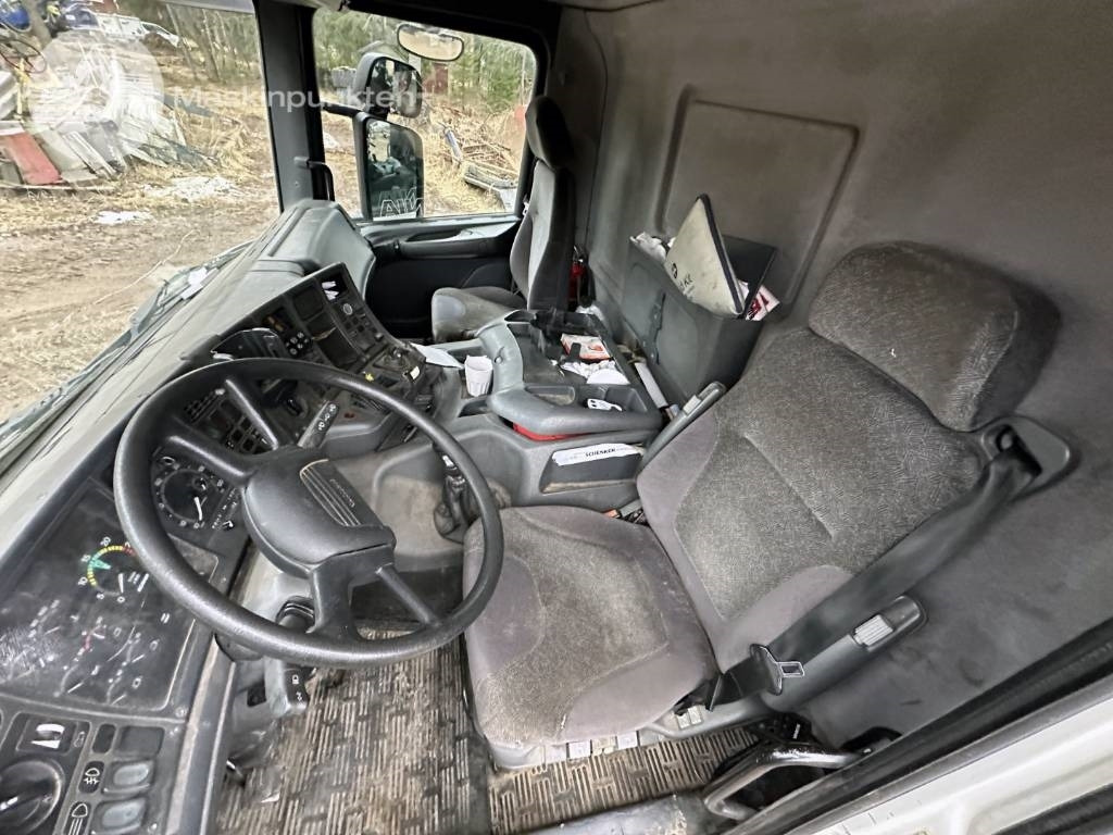 Camión caja cerrada Scania P 94-310: foto 14