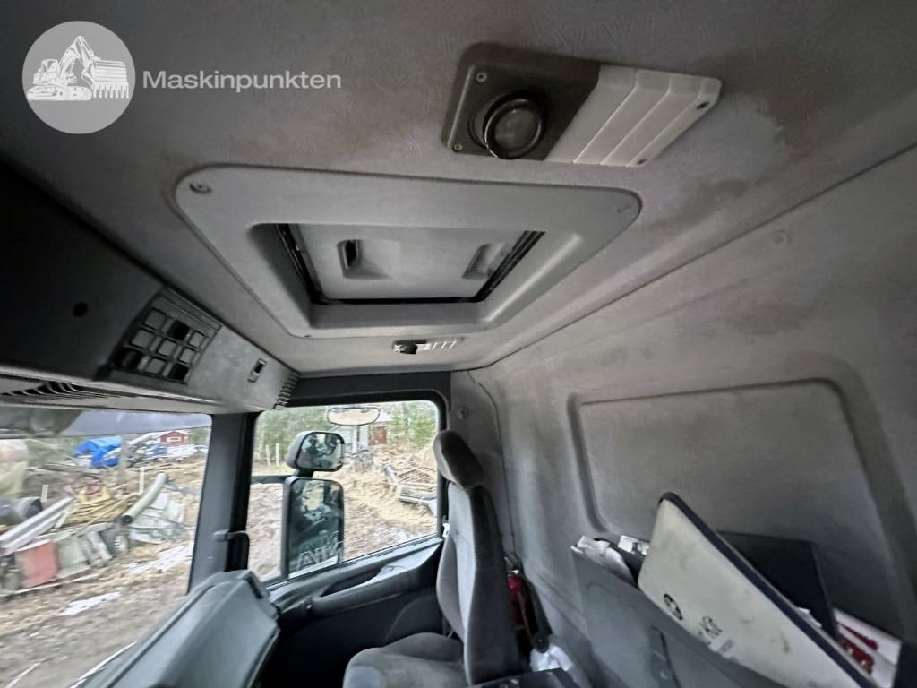 Camión caja cerrada Scania P 94-310: foto 17